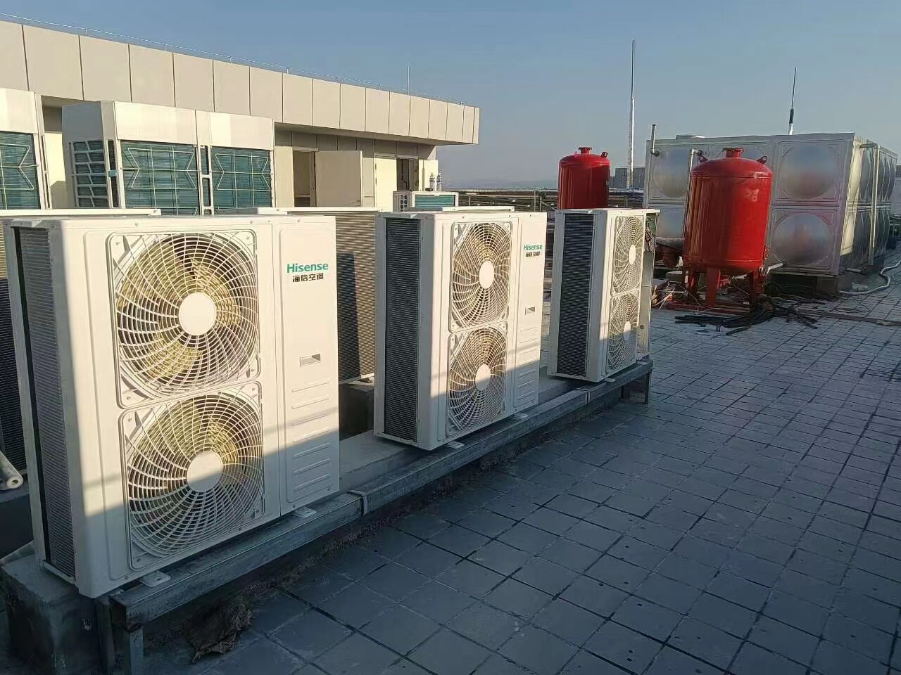 机房空调居然能像呼吸一样精准控温？海信这台精密空调让我跪了